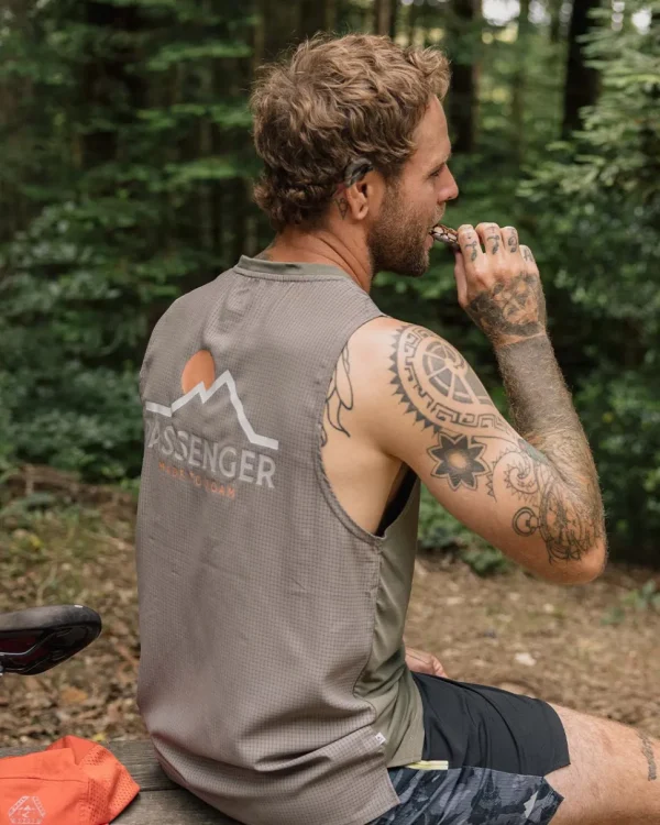 Clearance Passenger Calling Active Recycled Vest Dusty Olive