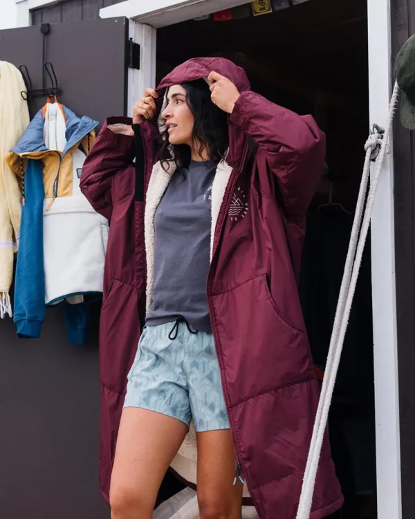 Clearance Passenger Escapism Recycled Sherpa Lined Changing Robe Windsor Wine
