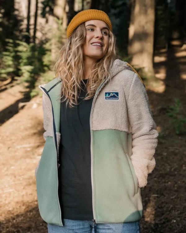 Clearance Passenger Nestling Recycled Sherpa Hooded Fleece Vintage White