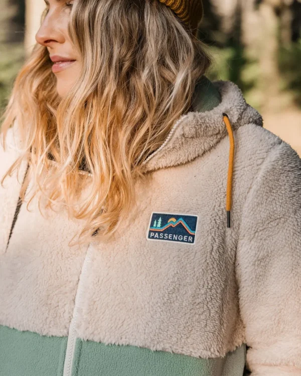 Clearance Passenger Nestling Recycled Sherpa Hooded Fleece Vintage White