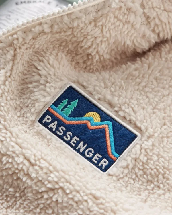 Clearance Passenger Nestling Recycled Sherpa Hooded Fleece Vintage White