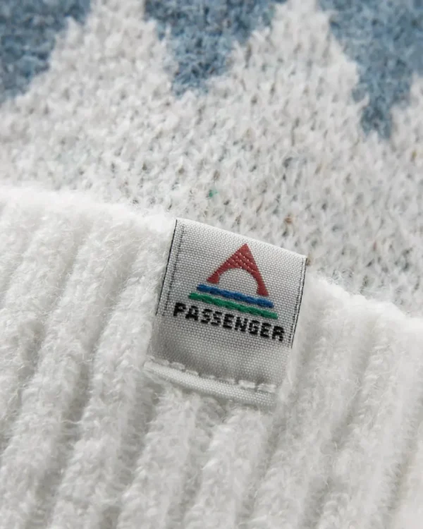 Cheap Passenger Snowdrop Recycled Bobble Hat Vintage White