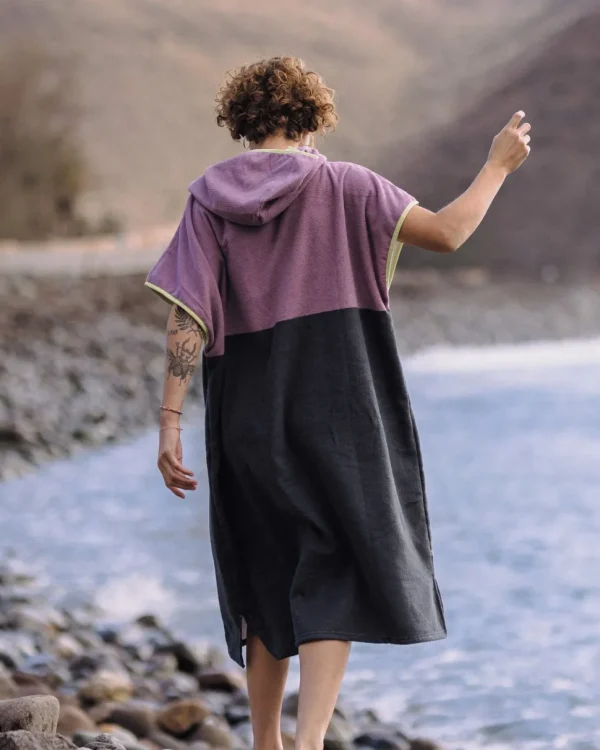 Discount Floris van Bommel Tulum Recycled Towel Poncho Grape / Charcoal
