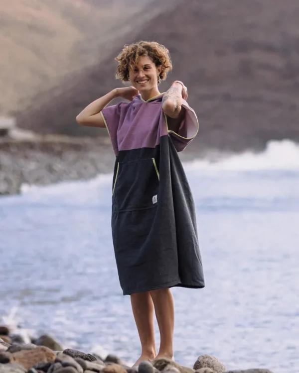 Discount Floris van Bommel Tulum Recycled Towel Poncho Grape / Charcoal