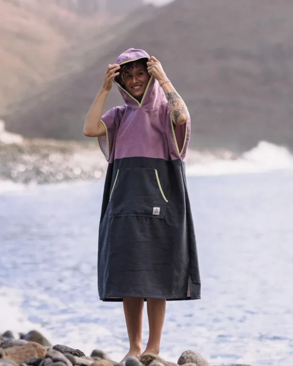 Discount Floris van Bommel Tulum Recycled Towel Poncho Grape / Charcoal